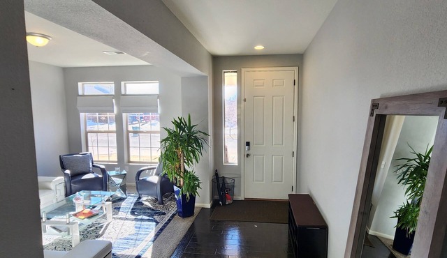 Perfect 6-bedroom house with WiFi in charming Aurora