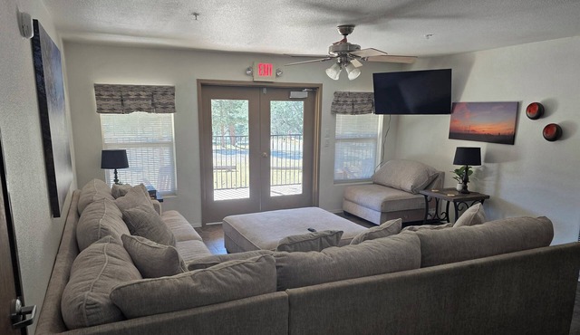 Perfect 8-bedroom cabin in Mayhilln@ Sacramento Mountain Retreat