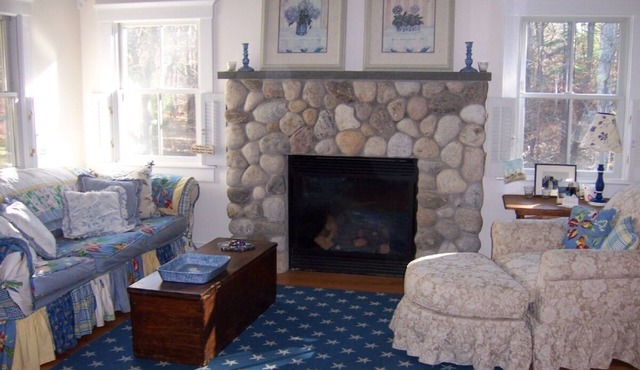 Perfect Adorable Cottage Retreat Among Award-Winning Gardens