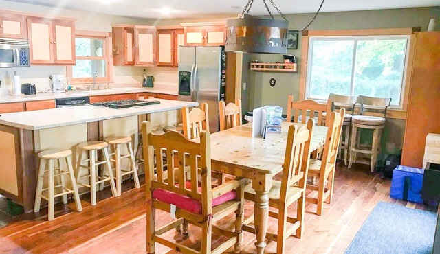 PERFECT & AFFORDABLE FAMILY REUNION PARADISE!