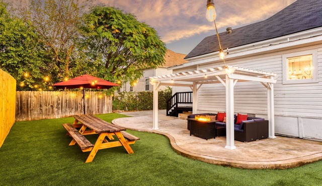 Perfect Backyard ~1 Mile to Riverwalk & DT~ Arcade