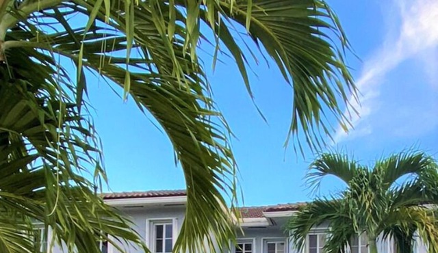 Perfect base to explore Miami area’s, private heated pool, quiet location.