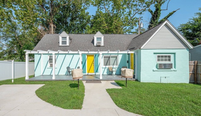 Perfect Beach Getaway for 5! Steps to the Sand!