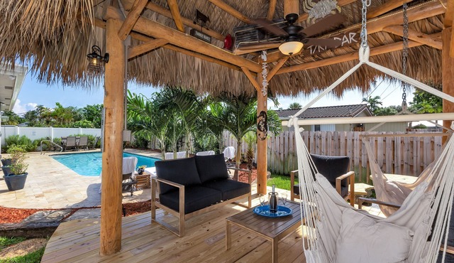 Perfect Beach House! Large 3/2w/Heated Pool Included, Tiki, Bikes, 2M to Beach