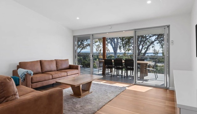 Perfect Beachhouse Lakes Surf at your Feet