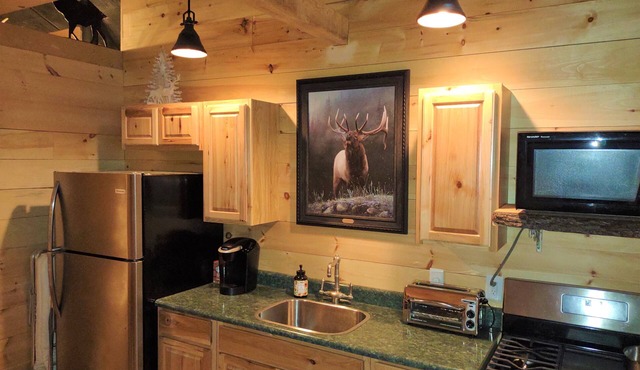 Perfect Benezette Cabin. Nestled in the woods, yet close to attractions. n.
