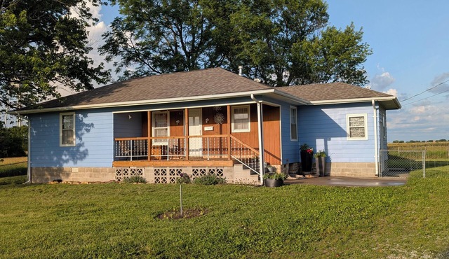 Perfect Blend: Country Quiet/City Convenience 5 min to Clinton Lake, Rock Chalk!