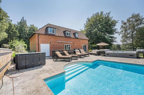 Perfect Booking Luxury Home With Pool and Gym