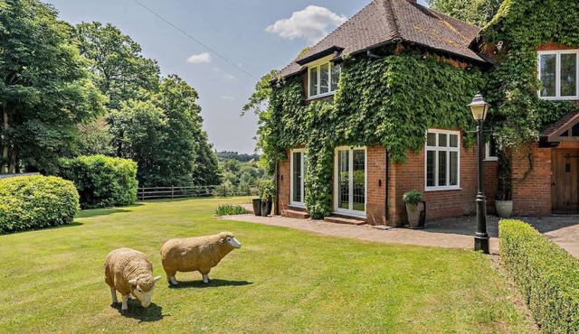 Perfect Booking | Luxury Home With Pool & Gym