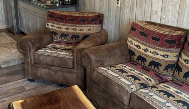 Perfect cabin centrally located to Big South Fork and Pickett Park. SXS FRIENDLY