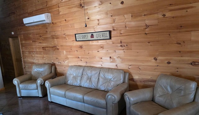 Perfect cabin setting near Elk River - Unit A
