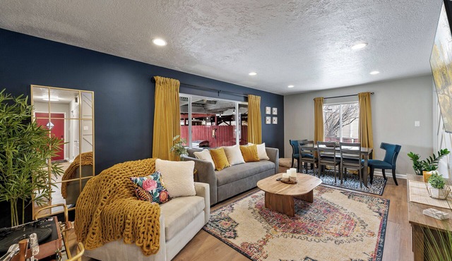 Perfect Central Location w/Mtn Views, Huge Fenced Yard, King Beds, BBQ, & Games!