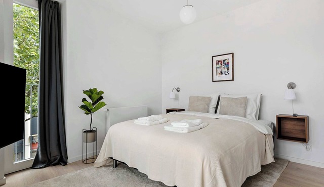 Perfect City Break Apartment w Private Balcony