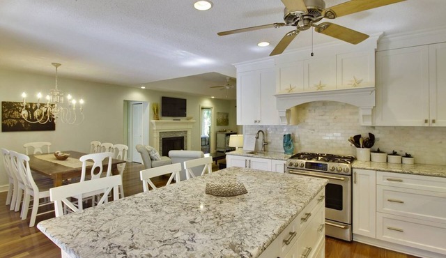 Perfect cottage in popular Inlet Cove!