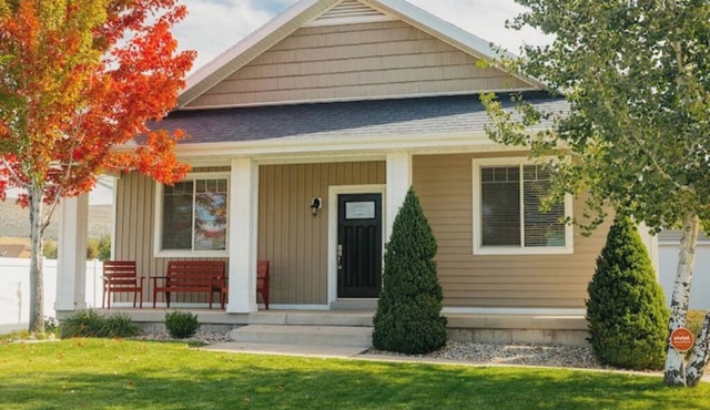 Perfect Cottage. Sleeps 11, 5BD, 3BR, Media/Game Room, Large Yard, Fire Pit