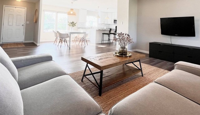 Perfect Country Getaway close to Lake & City