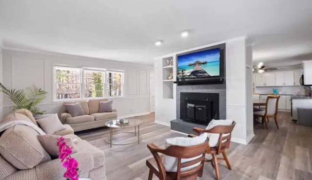 Perfect cute home in Garner w firepit & king bed