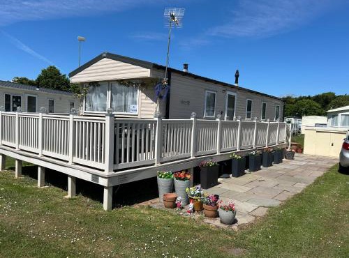 Perfect days away - 3 bedroom 1 shower with decking & bedding