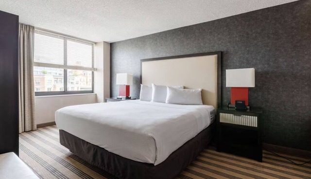 Perfect DC Stay | Full Kitchen + Wi-Fi | Walk to National Monuments & Georgetown