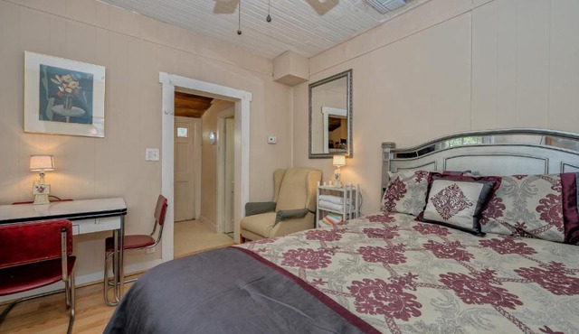 Perfect Downtown Space-Walk to Library, Theater