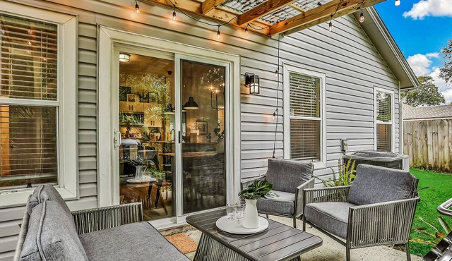 Perfect Escape Near the Beach W/ Gas Grill, Free WiFi, Full Kitchen & Backyard