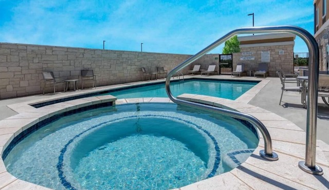 Perfect Escape! 2 Relaxing Units, Outdoor Pool! Near San Angelo State Park