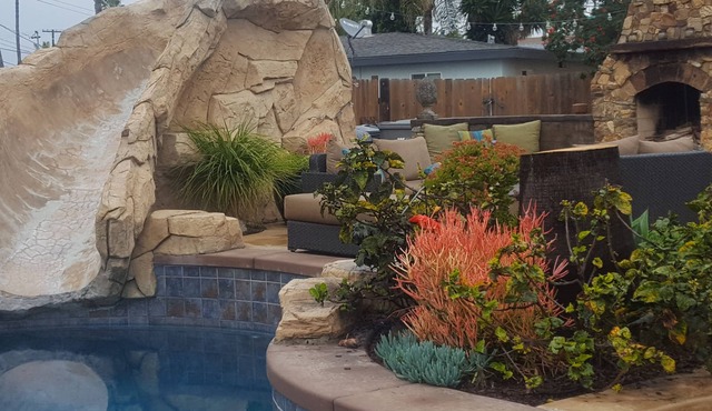 Perfect Escape Beach Bungalow w/private pool and hot tub. 5 min walk to beach.