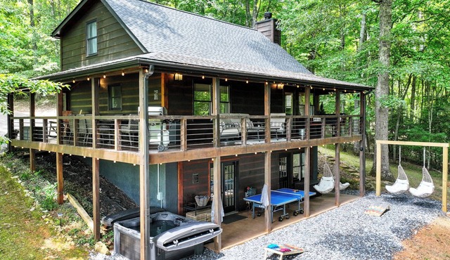 Perfect Fall Getaway w/Amenities Galore! Frisbee Golf - Gym - Ping Pong - Creek