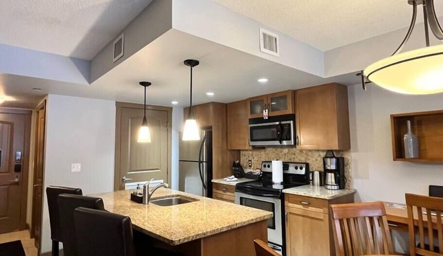 Perfect family 2-bed Condo with hot tub