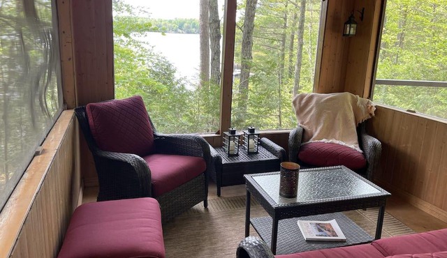 Perfect Family Getaway on a Pristine Lake With Amazing Views and Swimming