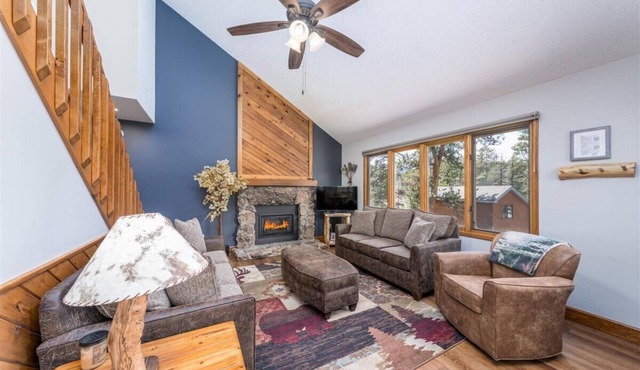 Perfect Family Cabin, Walking Distance to RMNP and the River in Aspen Brook + AC