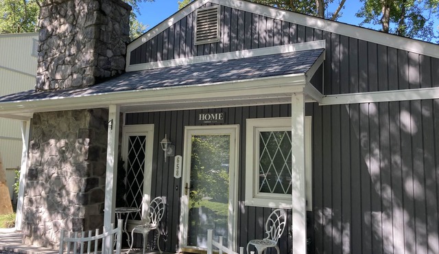 Perfect family/friend getaway. Kayaks and bikes provided.Walk to Herrington Harb