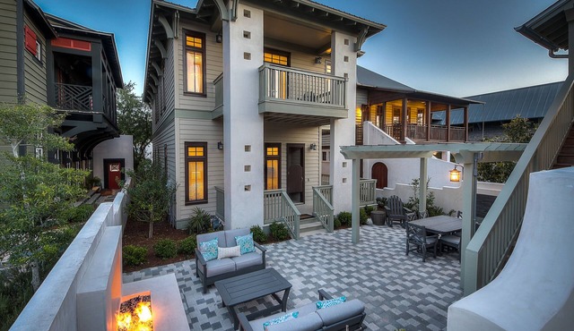 Perfect Family Getaway | Bikes, Courtyard w/Fire Feature, Walk to Pool & Fitness