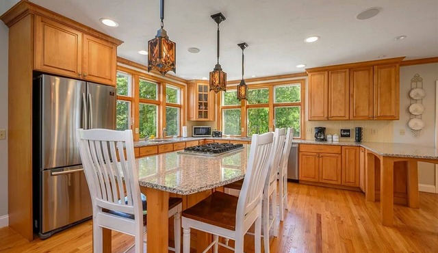 Perfect Family getaway Private Peaceful Newly Remodeled home on The Cape