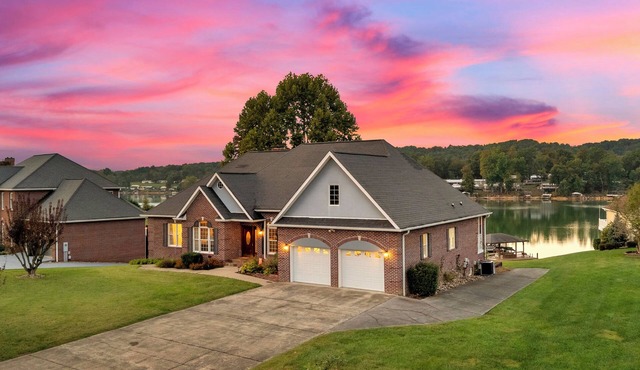 Perfect Family Getaway - 6-Bedroom Boone Lakefront Home with Game Room!