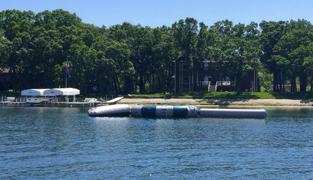 Perfect Family Getaway - Pontoon, Sandy Beach, Water Trampoline and More!