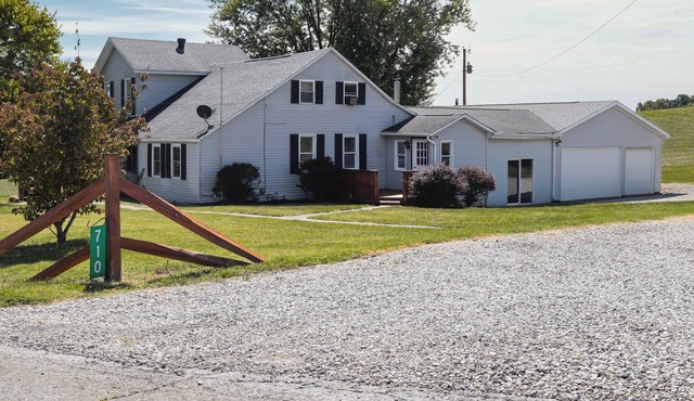 Perfect Family Getaway: 4-Bedroom Home in the Country