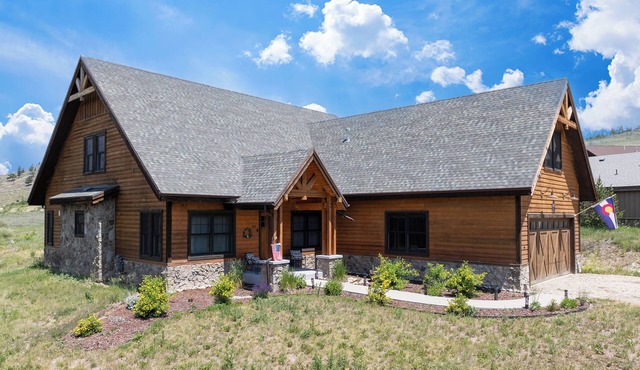 Perfect family getaway - 6 bedrooms and views!