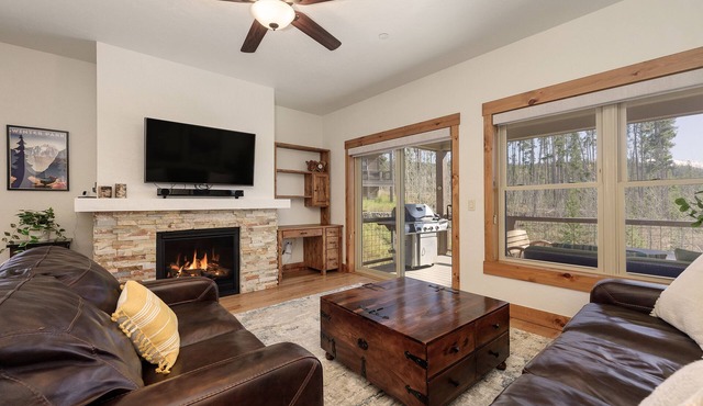 Perfect Family Getaway in Rendezvous. Free Shuttle. Hot Tub. Walk to Downtown WP