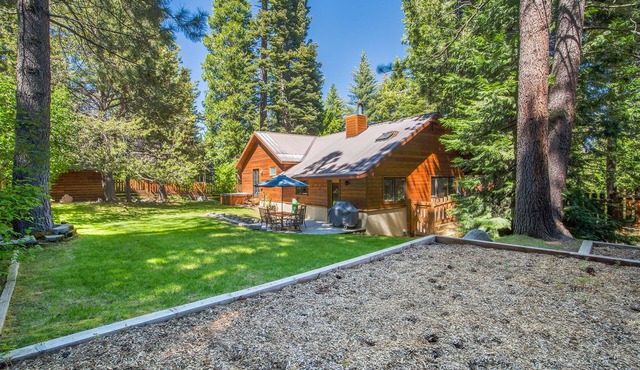 Perfect Family Getaway-WI-FI-HDTV-Hot Tub-Fenced Back Yard