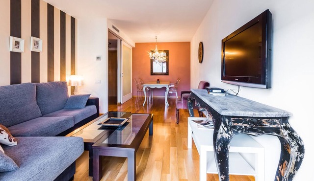 Perfect family holidays flat, with parking, pool, close to beach and city centre