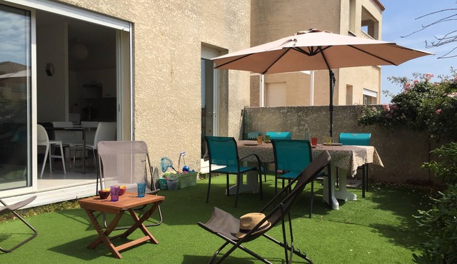 Perfect family spot 2 bedrooms, big garden. Beach on the across the street !