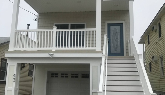 Perfect Family Friendly! 4 Bed 3 Bath, Beach Block, sleeps 12 + guests