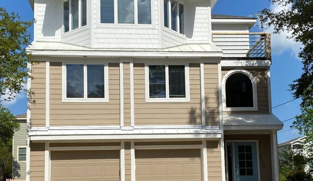 Perfect Family Vacation Home with ELEVATOR. Partial ocean/lake views.