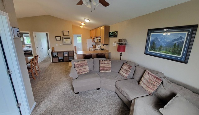 Perfect Fisherman's Cabin with Ocean Views and Central Location on the Kenai Pen