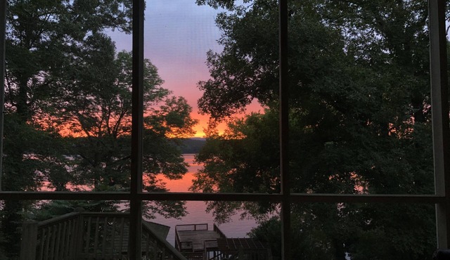 Perfect Fishermen’s Retreat on the Tennessee River or a Relaxing Family Getaway.