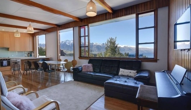 Perfect for 2-12 guests with AMAZING VIEWS!