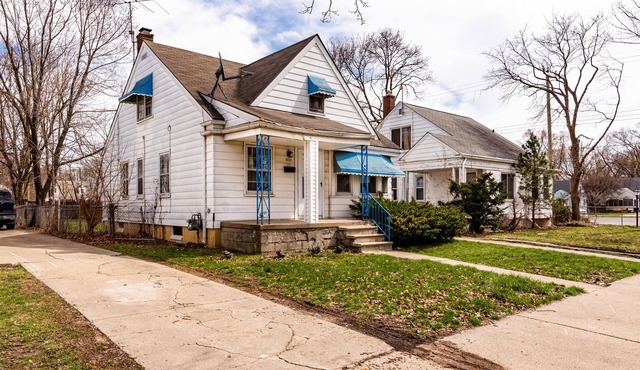 PERFECT FOR A LONG TIME STAY | 3 bdroom, sleeps 15 + dinning room