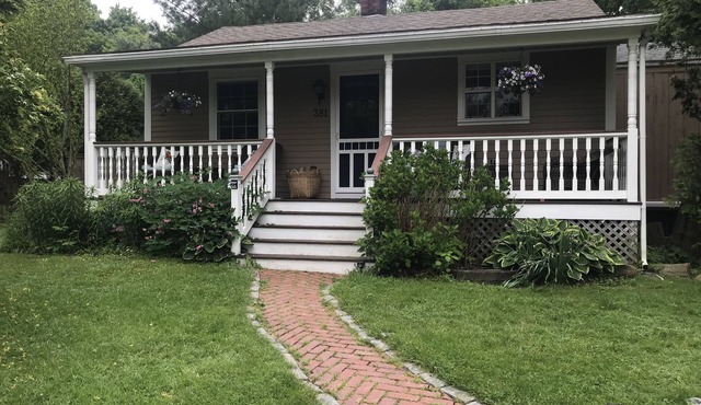 Perfect for a weekend getaway 5 miles to downtown Newport.