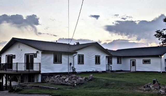 Perfect for big groups/companies- large, spacious 6 bedroom with lots of parking